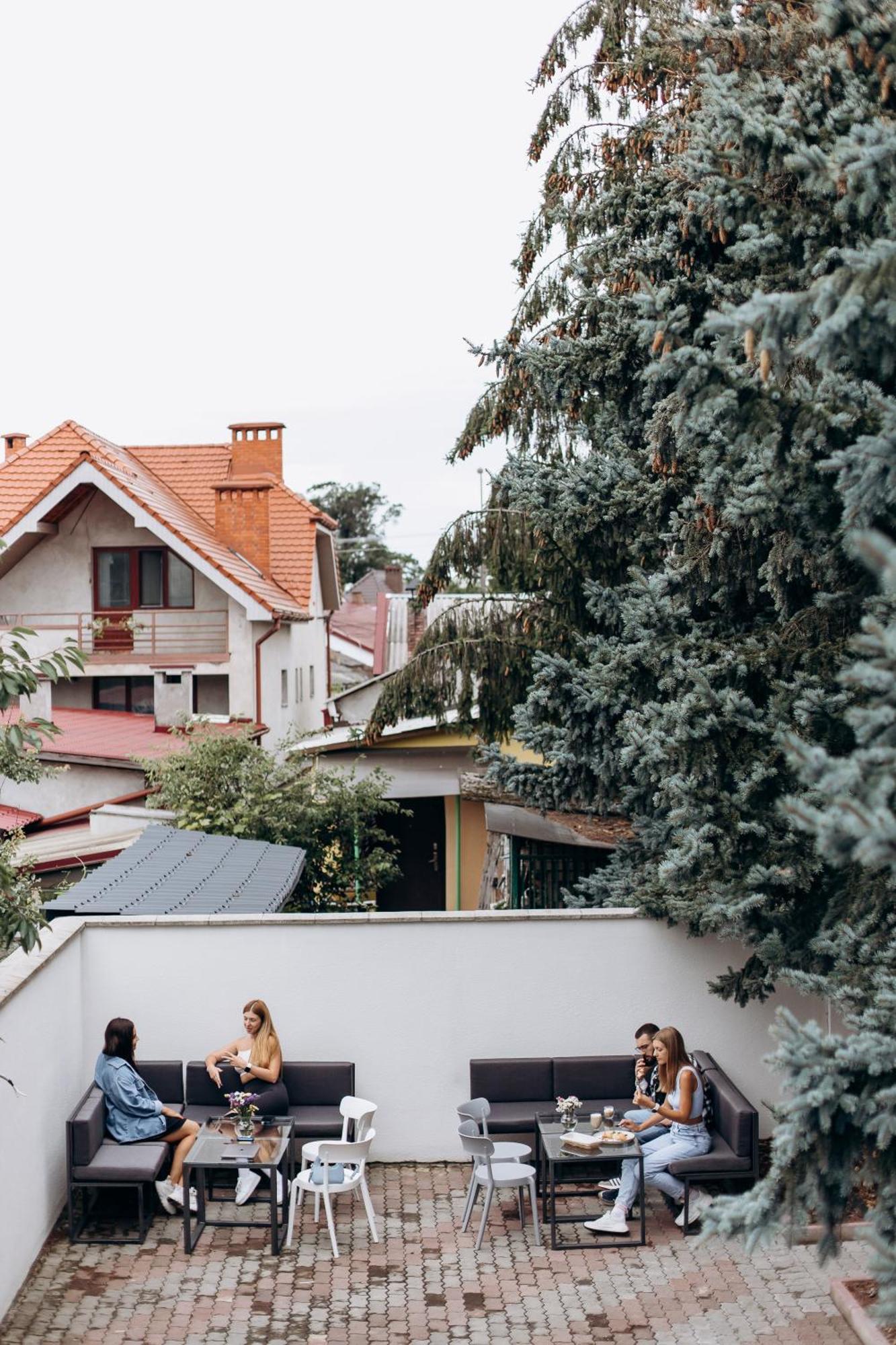 Eduard Hotel Uzhhorod Exterior foto
