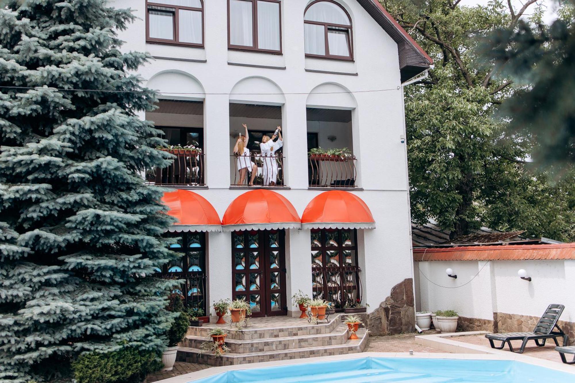 Eduard Hotel Uzhhorod Exterior foto