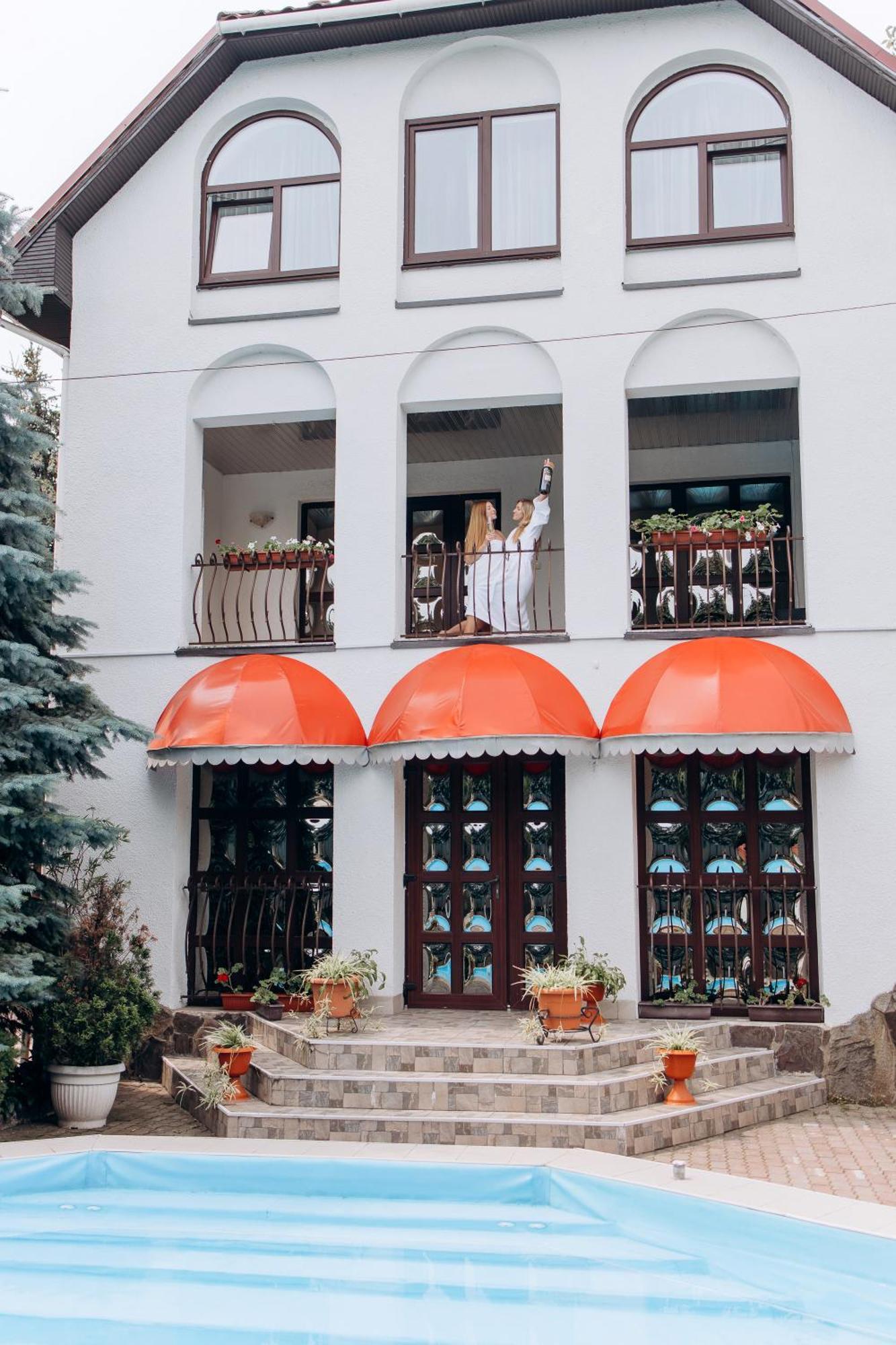 Eduard Hotel Uzhhorod Exterior foto