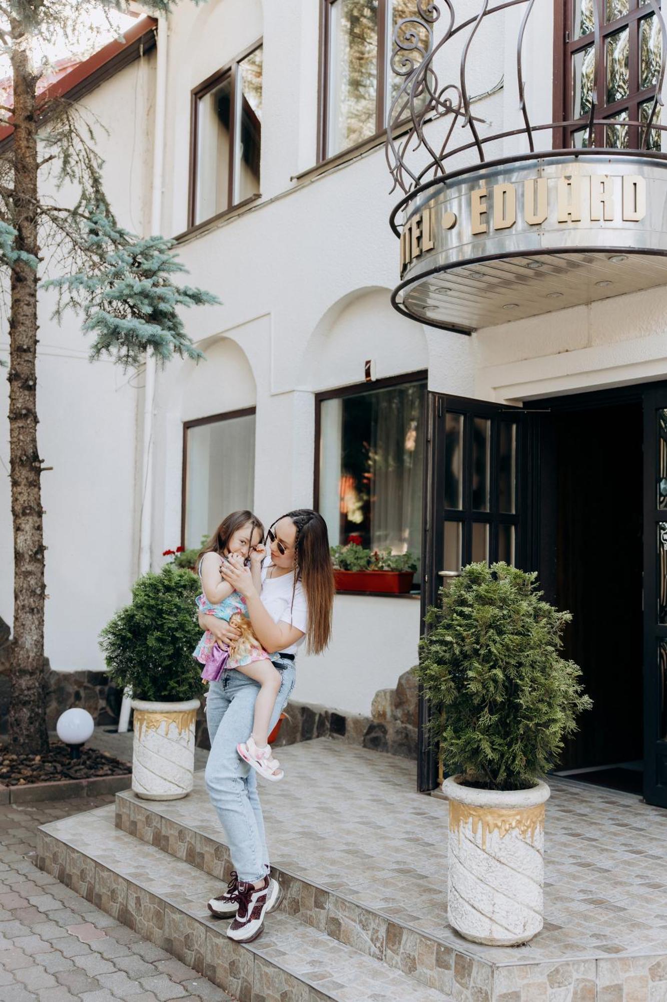 Eduard Hotel Uzhhorod Exterior foto
